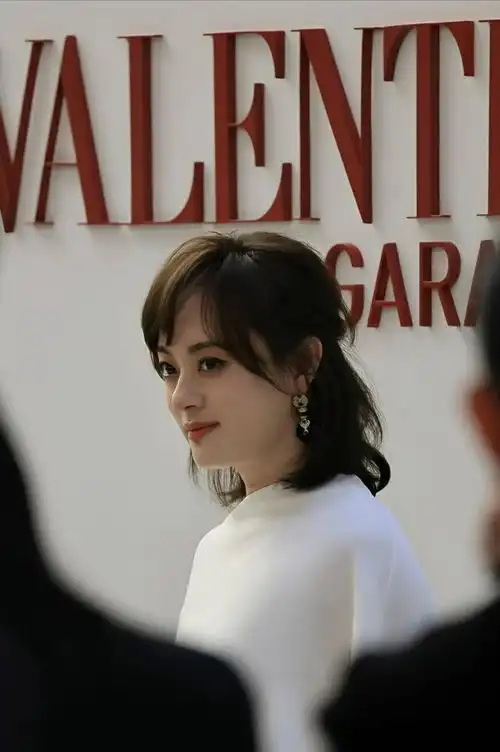 3月14日,孙俪听劝了,终于换了她那个微商头!