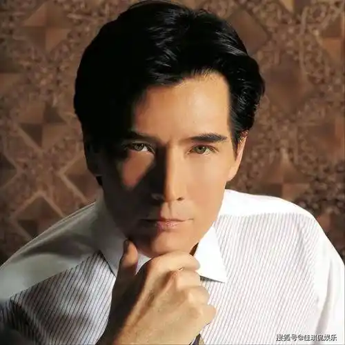 原创费翔被姐姐改变人生为妈妈甘愿被封杀最终因父母选择不结婚