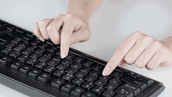 以前敲键盘如蜻蜓点水回复你的话快一点键盘放肆点以前一指禅按计算器