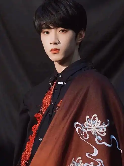 刘耀文  #文哥 #吻文  #狼崽 #狼王  你藏着手机里,是我触手可及狄＃