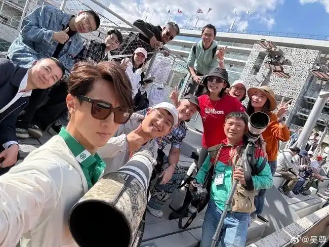 真爱网球!吴尊现场观战法网为张帅加油&晒与张帅合照