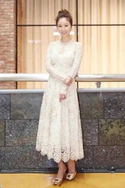 原创林心如脸终于垮了肤色暗沉还满脸皱纹白发根根分明跟路边大妈没