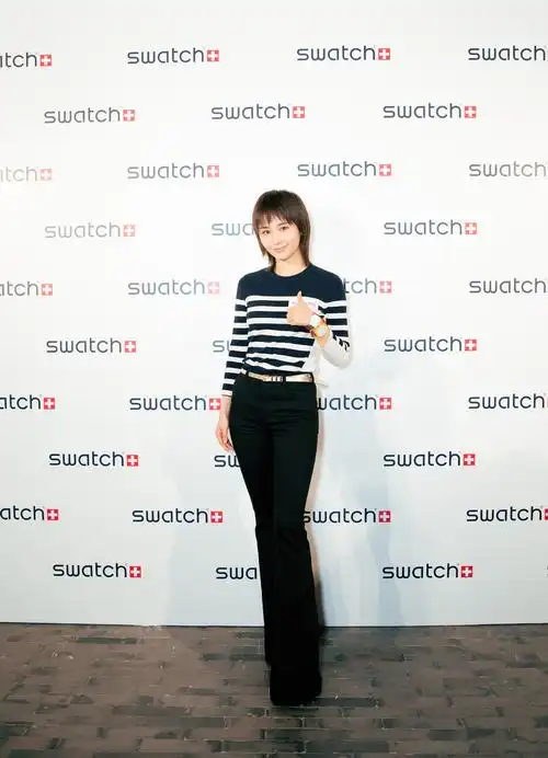 王子文受邀出席品牌剪彩仪式,酷女孩上线点燃粉丝热情