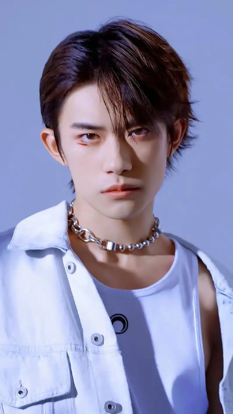 易烊千玺壁纸第37期:那片绚烂的色彩,是我们之间的约定_手机搜狐网