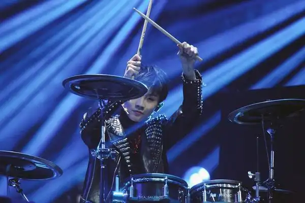 有没有架子鼓的照片