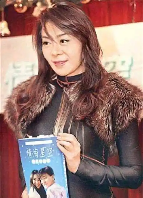 气愤!可悲!刘德华唯一公认的前女友,却处处碰瓷抹黑刘德华_喻可欣_一