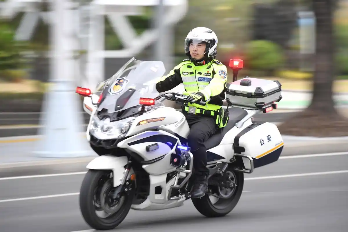 福州交警骑警正式亮相