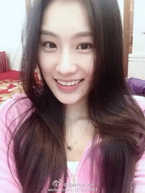 北影校花王婉中清纯发型私照