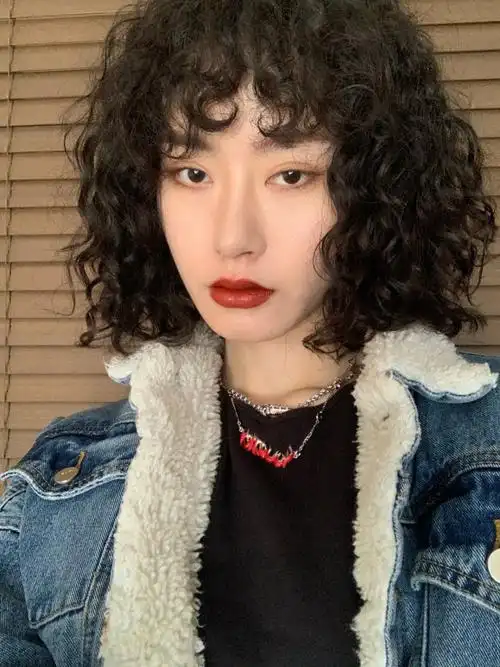 短发羊毛卷无敌可爱那种复古小卷好打理 - 短发发型 - 发型社
