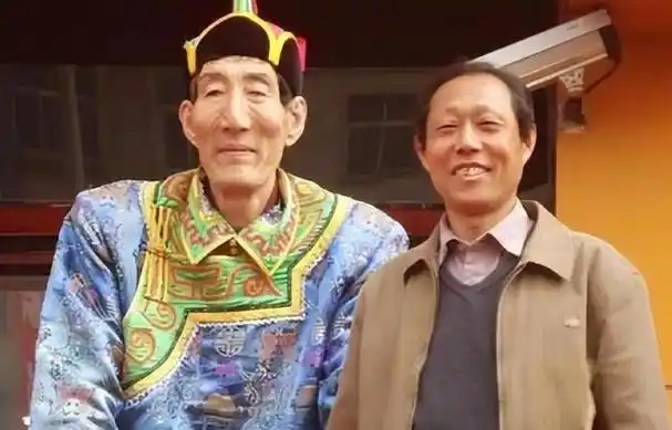 回顾"世界巨人"鲍喜顺:未听医生劝阻生下儿子,现在怎么样?