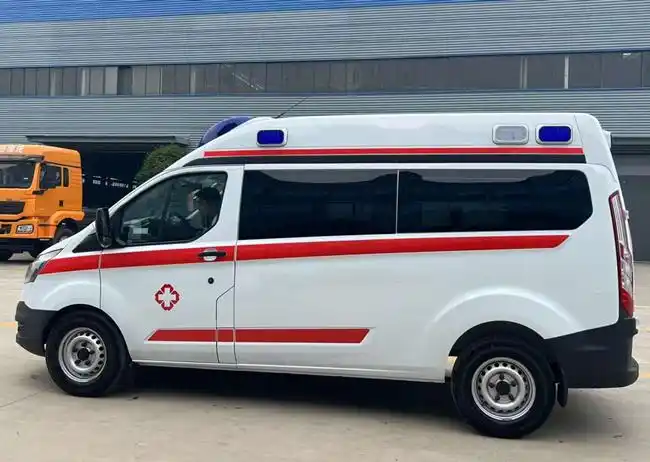 v362紧急救护车侧面图片