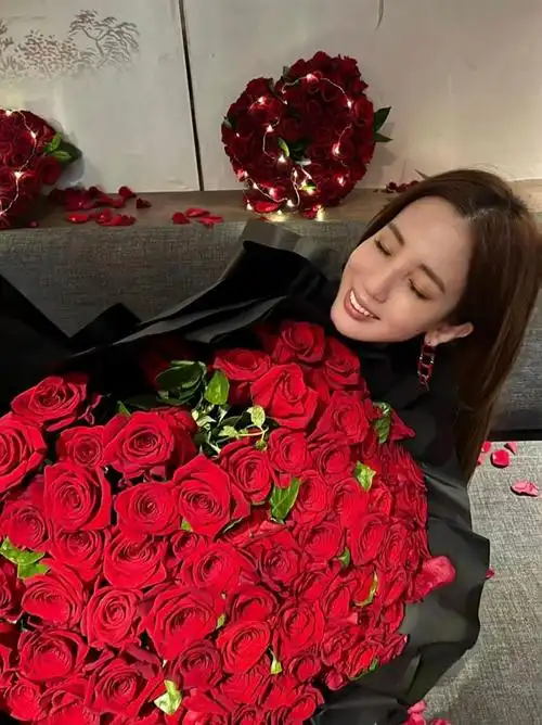 女星张艾亚秘密闪婚大7岁老公是10年前旧爱旧情复燃不到1年