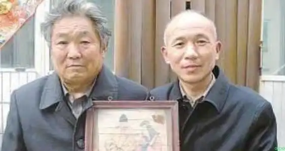 老汉为证明自己是朱元璋后代,将祖辈珍藏600年画像上交国家!