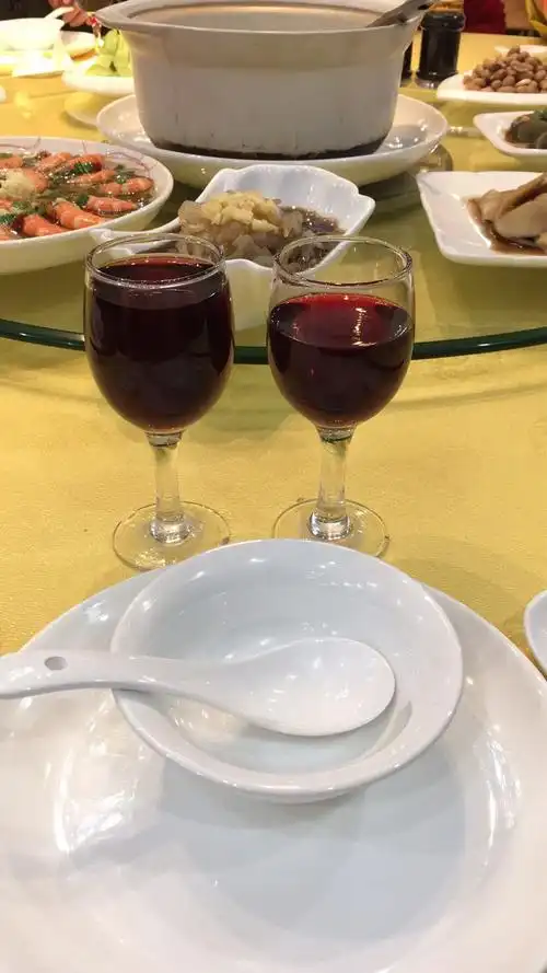 闺蜜生日喝了两杯红酒