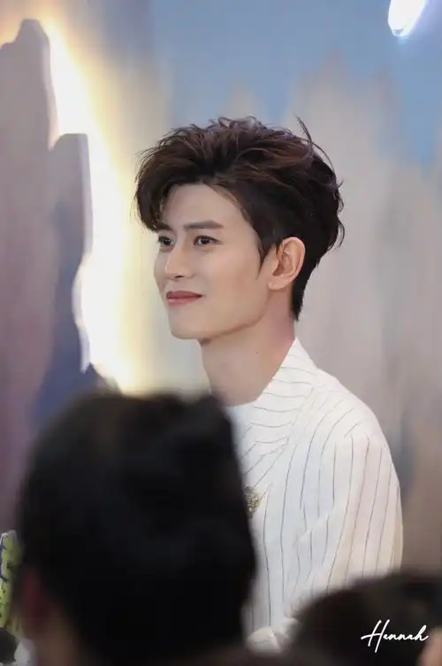 rogervivier品牌代言人任嘉伦#  卡姿兰大眼睛98@任嘉伦allen