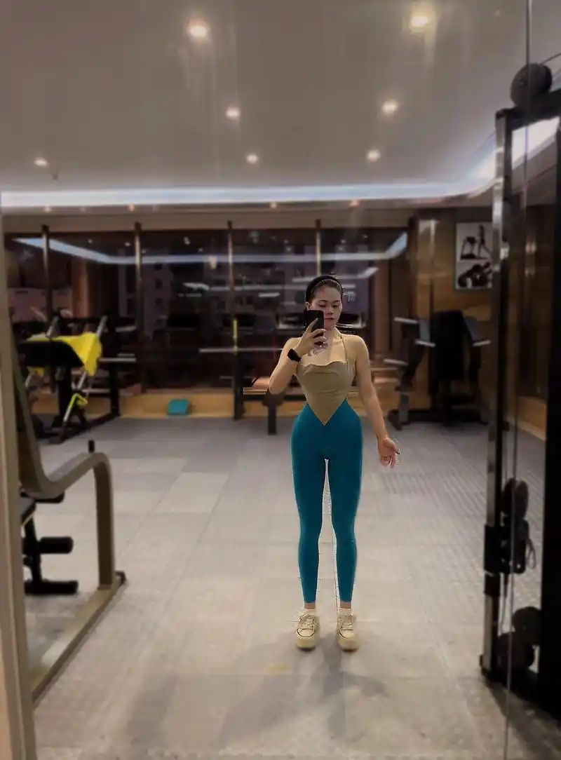 女孩子们都去健身吧