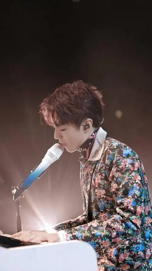 王俊凯弹钢琴小合集,贵族小王子惊艳上场