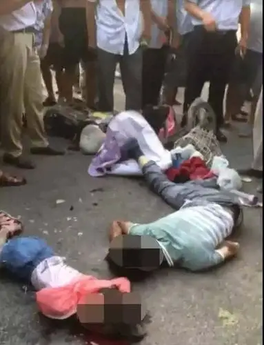 昨日下午枣庄岗头附近车祸,小女孩与成年男子当场死亡