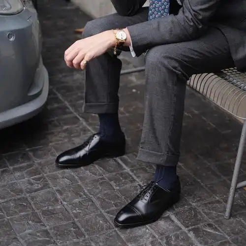 04男生正装皮鞋袜子款式搭配示范get