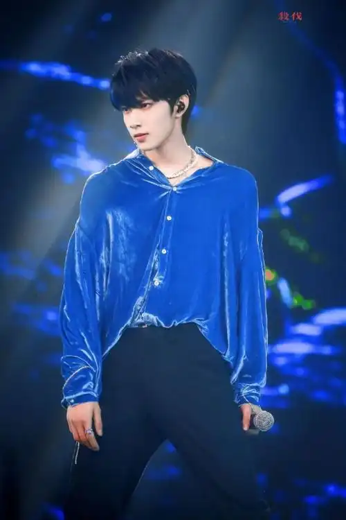 应援口号:银河无边浩瀚,只为耀文璀璨(全世界你最漂亮,刘耀文不要举铁