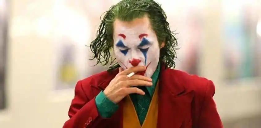 托德导演的《小丑》,影片中音乐叙事构造情节,给人留下深刻印象_亚瑟