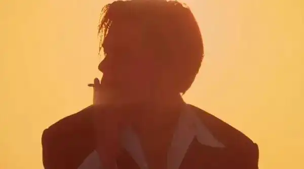 当然,最终让小李子真正迈上颜值小王子这个不归路的电影,是《罗密欧与