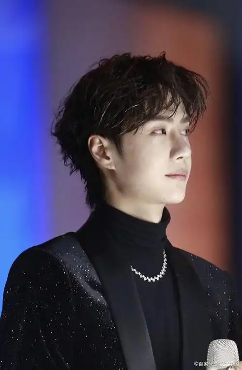 4,王一博:42岁 (女嘉宾实际年龄43)主持人:一搏,你猜猜**女士多少岁?