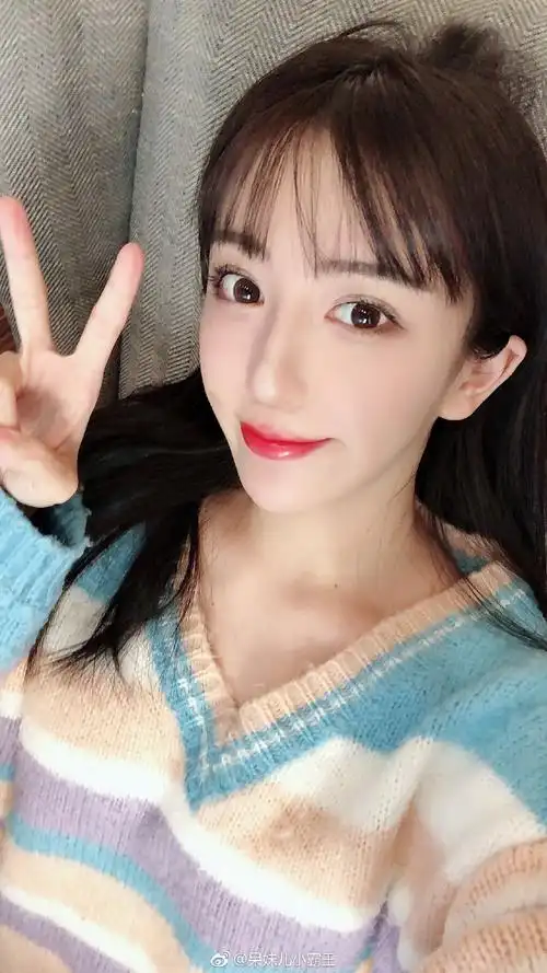 斗鱼吃鸡女主播呆妹儿小霸王个人写真福利套图