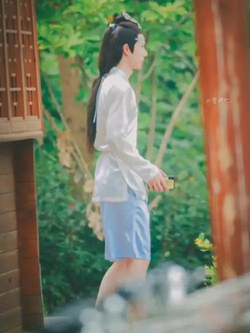 小蓝的腰好细啊#王一博  #向全世界安利王一博