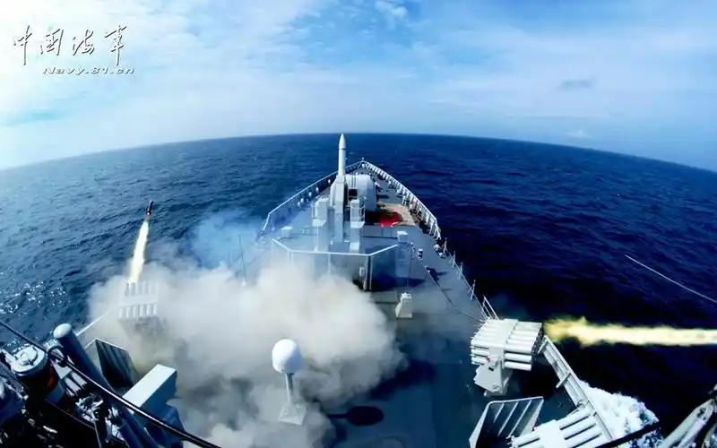 中国海军陆续曝光多张演习高清图片