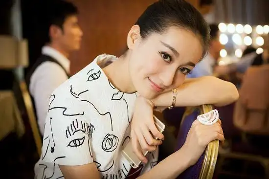 《咱们相爱吧》发布会 董维嘉挑战最具争议角色