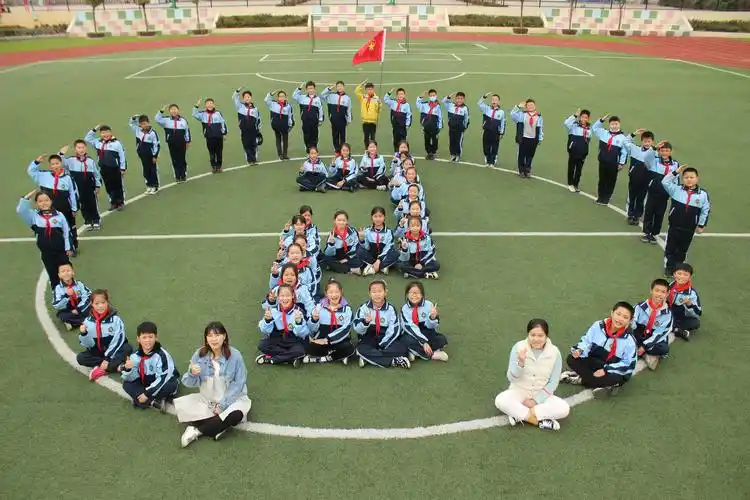 2020年逸夫西校部分班级全家福