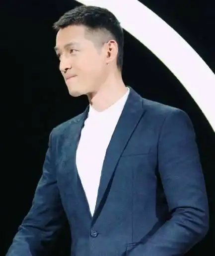 胡歌用寸头帅翻全场,这才是型男的正确打开方式