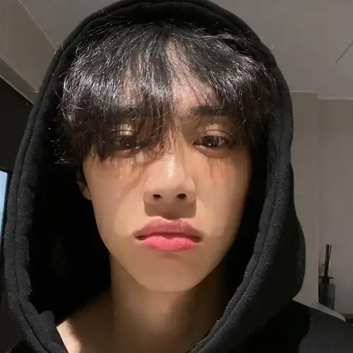 uu们给我推荐一个双眼皮厚唇帅哥好吗0606