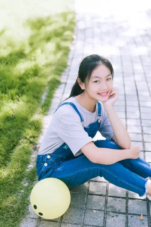 青春洋溢的13岁女孩