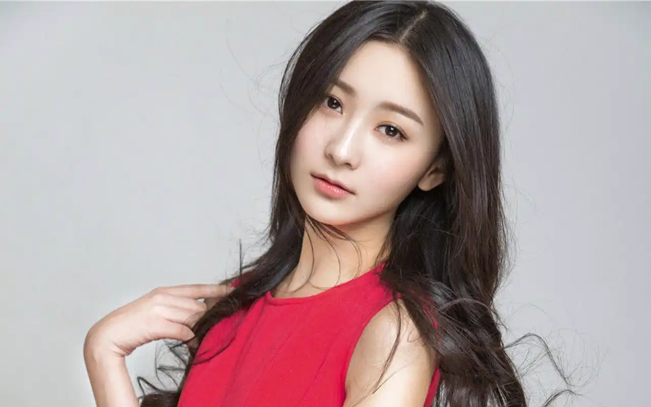 张维娜性感轻熟风写真图片高清桌面壁纸