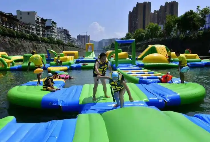 发奖了发奖了这几个网友可以免费去水上闯关