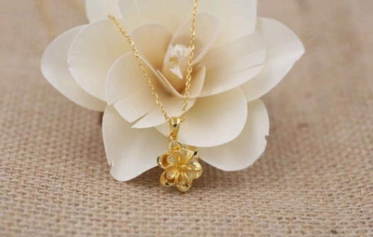 心理测试:三朵金花,哪一朵是真实存在的?测你今生被谁捧在手心