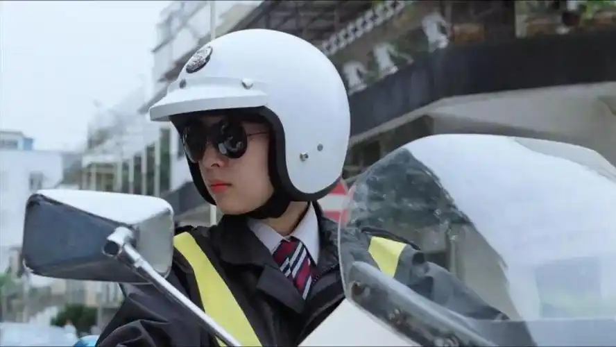 逃学威龙2的最美女交警就是94射雕英雄传的瑛姑