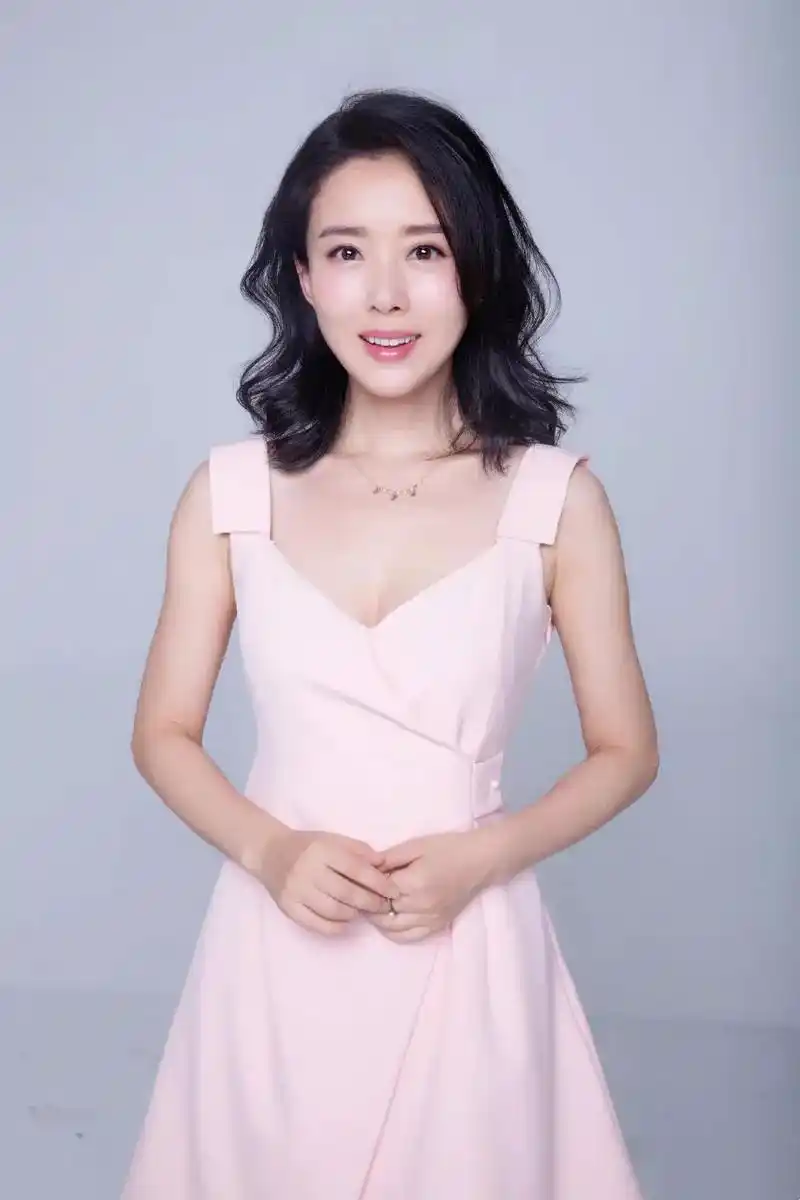 颜丹晨,颜值超美身材超辣,被称为"最美嫦娥"