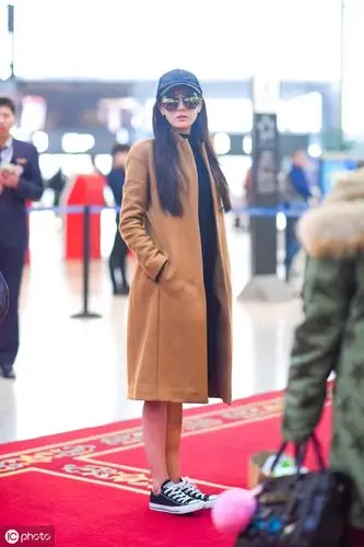 迪丽热巴机场美照,回头率高