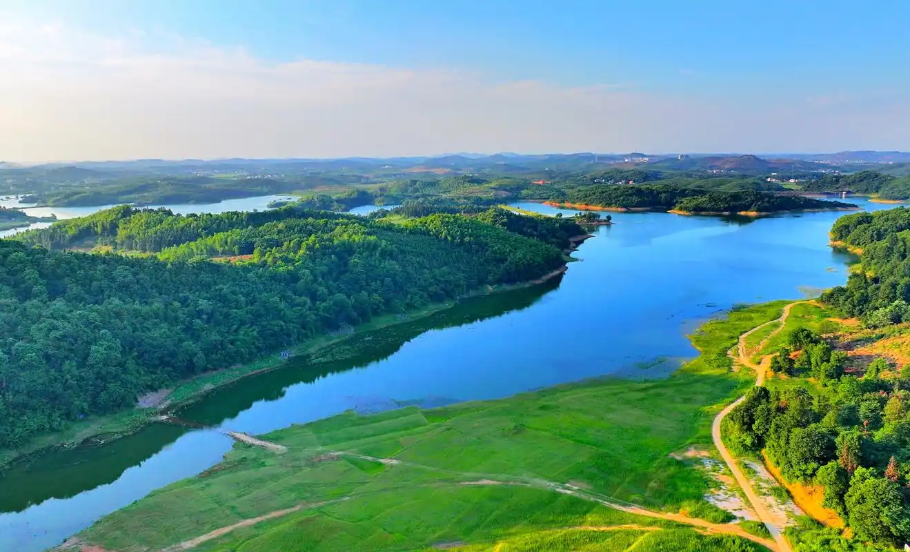 绿水青山美如画