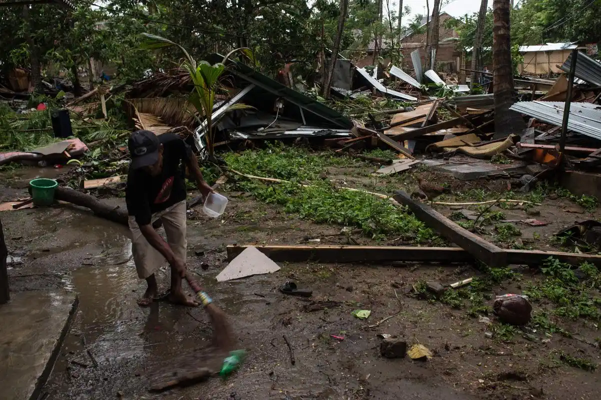 印尼海啸死亡人数升至168人(12)