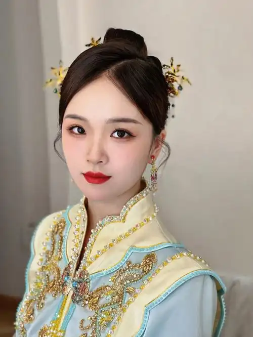 简约中式新娘妆一眼沦陷的秀禾服