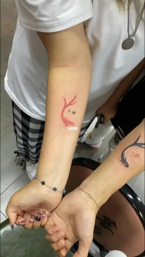 情侣纹身一对小鱼