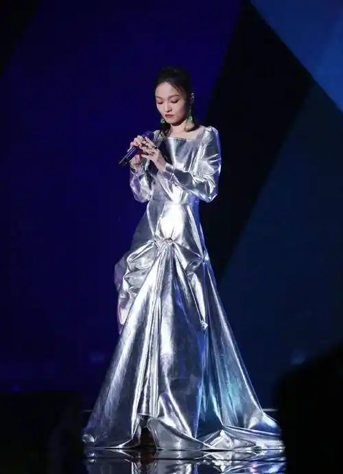 成为大牌收藏家张韶涵可没少花钱