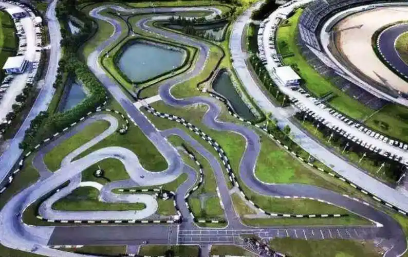 上海国际赛车场卡丁车场始建于2004年,按照国际汽联卡丁车场地最高