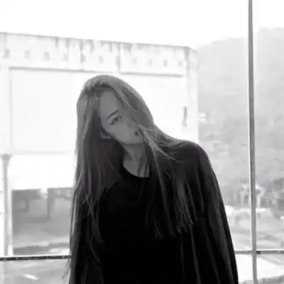 qq黑白女生头像霸气范超拽 累的时候才能平静的看清自己