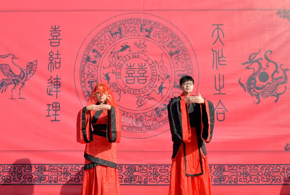 (社会)(3)河北:汉式集体婚礼迎新春