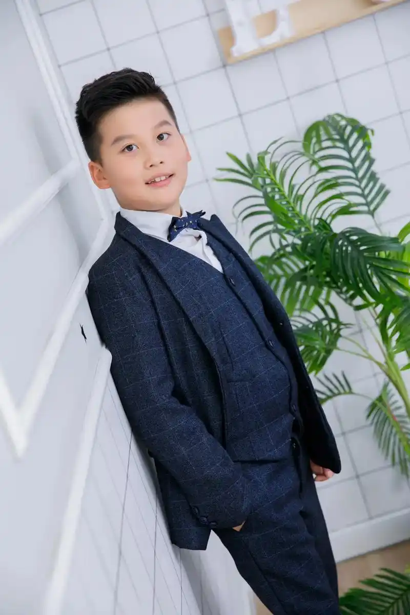 我可爱的孙子10岁了,小鲜肉一枚,酷酷的,帅吗?祝他和所有的 - 抖音